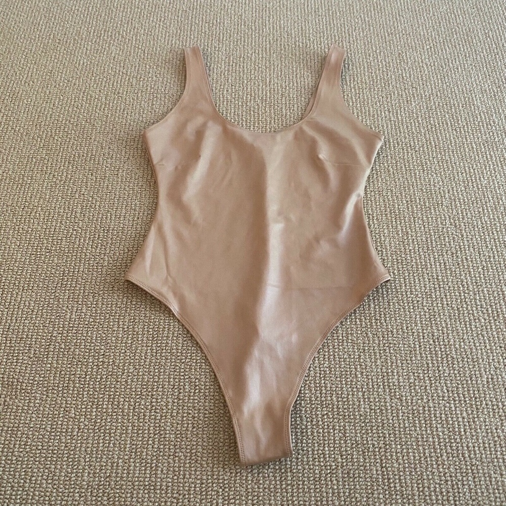 Skims Wet Jersey Ochre Bodysuit, Size Small